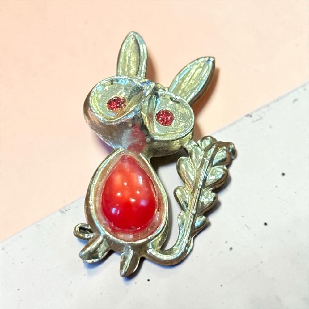 Mid Century 1950s Bug Eyed Bunny Brooch Red Cabochon Belly Rhinestone Gold Tone